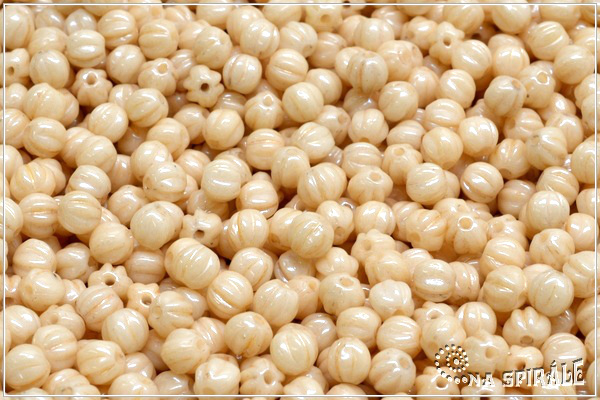 Meloun - melon bead 4 mm, Chalk Champagne Luster, 50 ks
