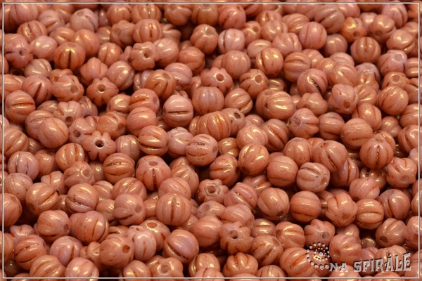 Meloun - melon bead 4 mm, Chalk Red-Gold Luster, 50 ks