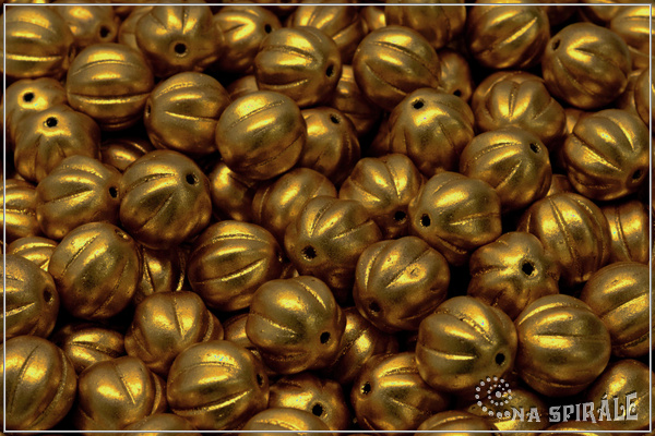 Meloun - melon bead 8 mm, Silky Metallic Goldenrod, 12 ks