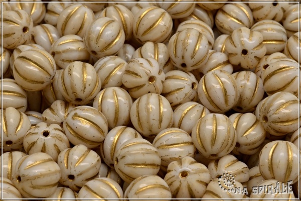 Meloun - melon bead 8 mm, beige gold wash, 12 ks