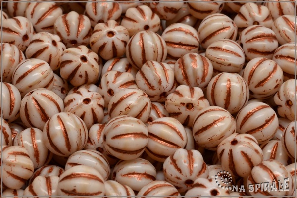 Meloun - melon bead 8 mm, beige copper wash, 12 ks