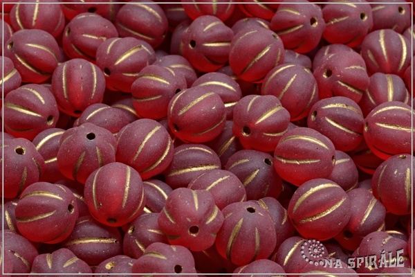 Meloun - melon bead 8 mm, red mat gold wash, 12 ks