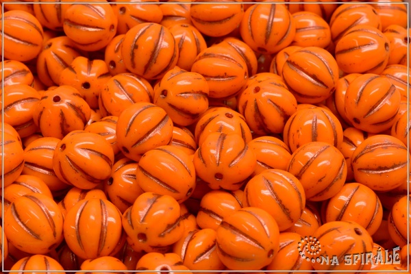 Meloun - melon bead 8 mm, opaque orange copper wash, 12 ks