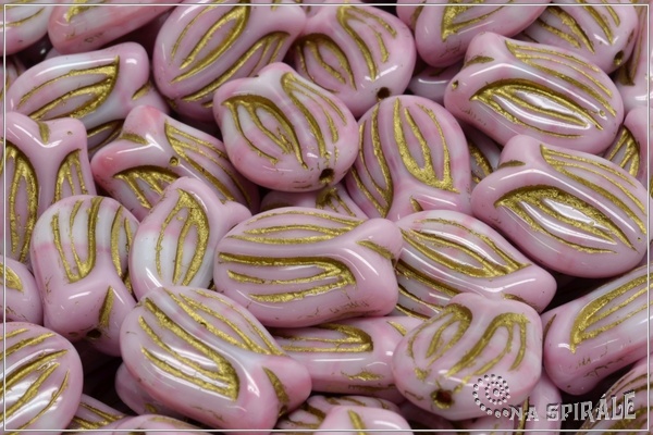 Tulipn - Tulip, 16x11 mm, Opaque Pink Gold Wash, 3 ks