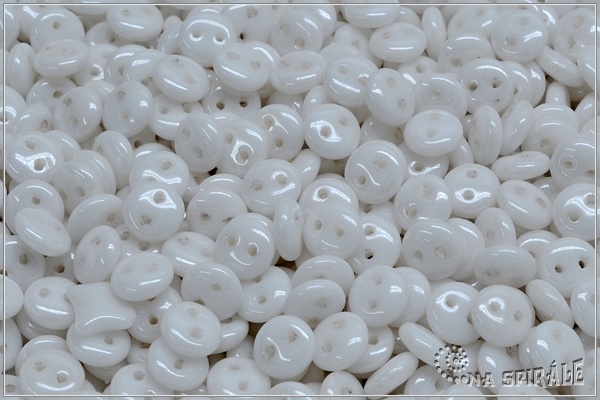 oka dvoudrkov 6 mm, Chalk White Luster, 50 ks
