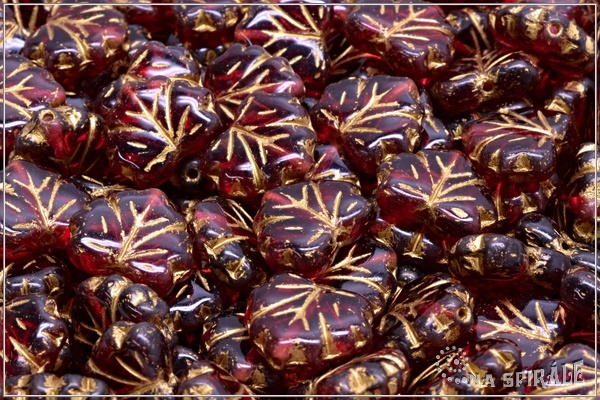 List javor 13x11 mm - ruby se zlatm ztrem, 10 ks