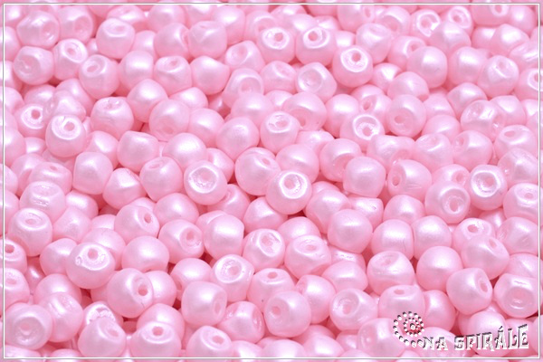 Houbiky 4x3 mm, Powdery Pink, 50 ks