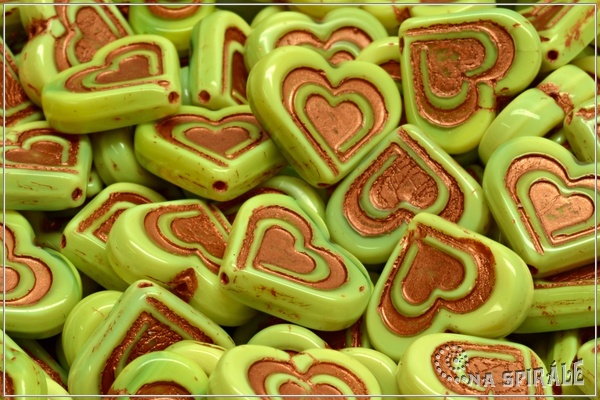 Vintage Heart in Heart 14x16 mm, Opaque Lime Copper Wash, 3 ks