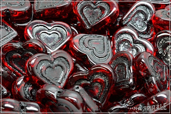 Vintage Heart in Heart 14x16 mm, Transparent Red Black Wash, 3 ks