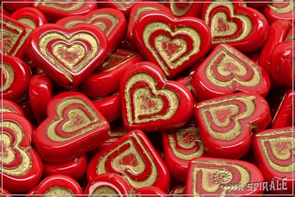 Vintage Heart in Heart 14x16 mm, Opaque Red Gold Wash, 3 ks