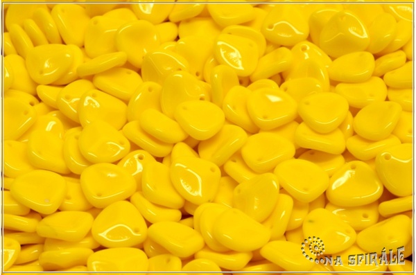 Rose petal 7x8 mm, Opaque Yellow, 50 ks