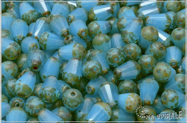 Firepolished Drop - kapka brouen 8x6 mm, Aqua Opal Travertine, 12 ks