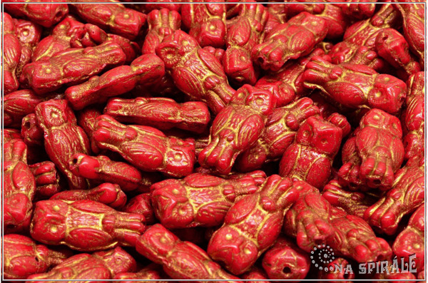 Sova 15x7 mm, Opaque Red Gold Wash, 8 ks