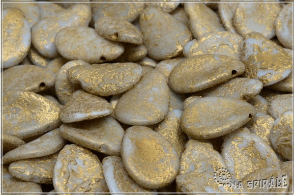 Anemone Petal 11x16 mm - Chalk Etched Gold Wash, 6 ks