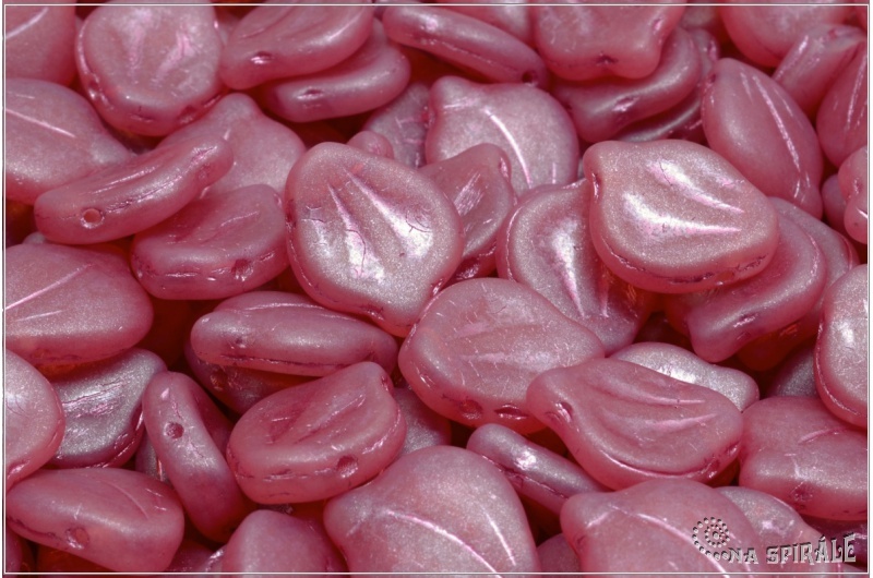 Peony Petal 12x15 mm - Pink Opal Matted, Pink Wash, 10 ks