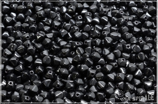 Lucerny 4x4 mm, Jet, 100 ks