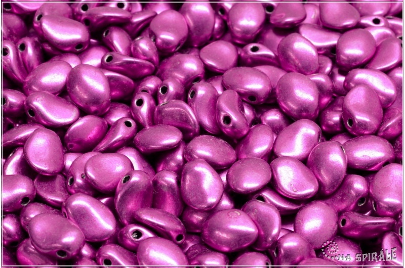 Tulip Petal 6x8 mm - Metallics Fuchsia, 30 ks