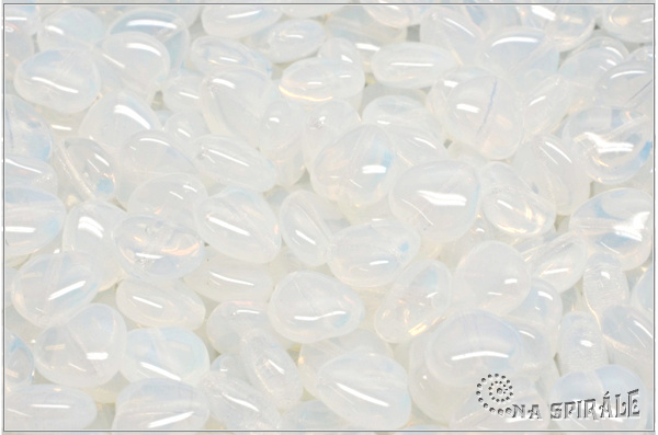 Srdko 8x8 mm, White Opal, 30 ks