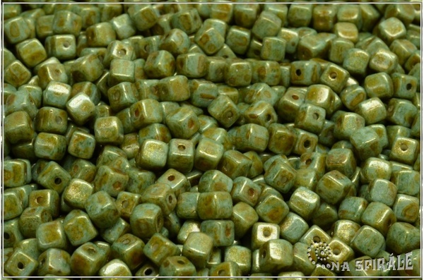 Cube beads - kostiky 4 mm, Chalk Herbs&Spices Cardamom, 50 ks