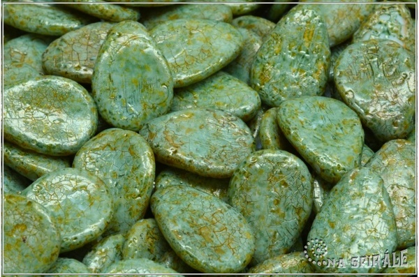 Anemone Petal 11x16 mm - Chalk Etched Herbs&Spices Cardamom, 6 ks