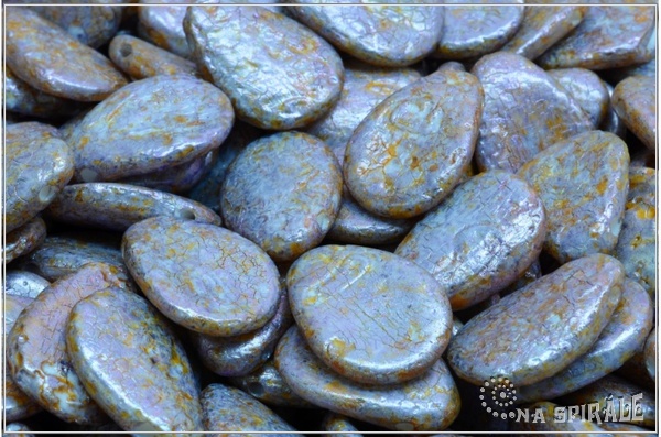 Anemone Petal 11x16 mm - Chalk Etched Herbs&Spices Pepper, 6 ks