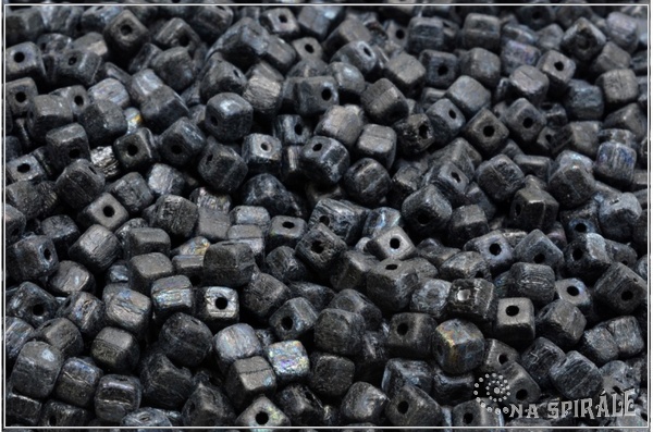 Cube beads - kostiky 4 mm, Jet Etched, 50 ks