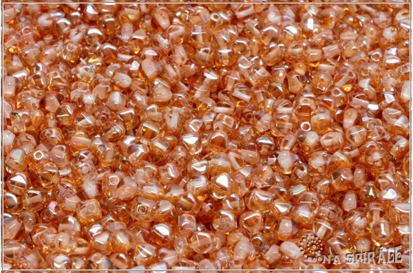 Lucerny 4x4 mm, Crystal Apricot Medium, 100 ks