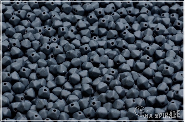 Lucerny 4x4 mm, Jet Matted, 100 ks