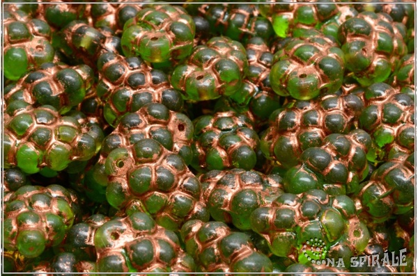 Hrozny - Grapes 16x11 mm, Green Copper Wash, 6 ks