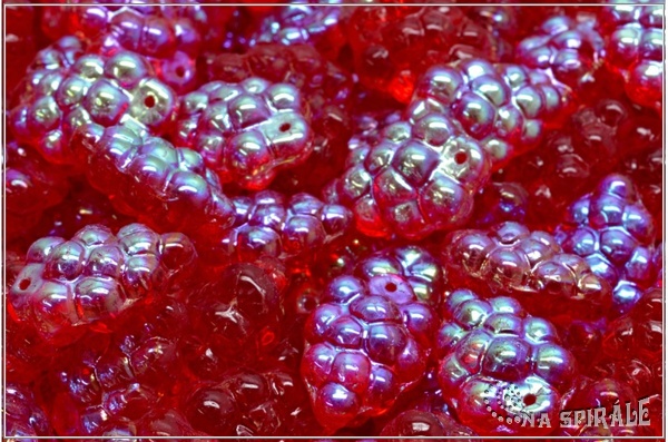 Hrozny - Grapes 16x11 mm, Red AB, 6 ks