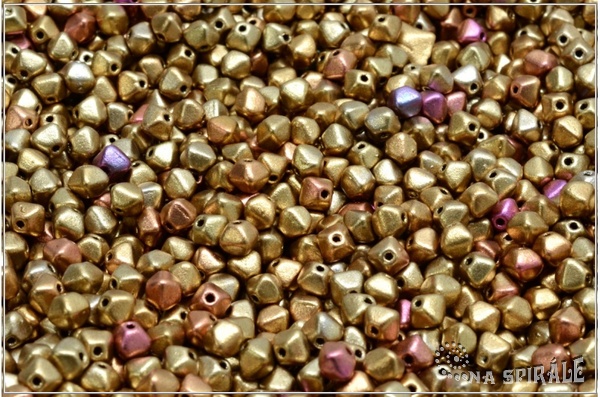Lucerny 4x4 mm, Silky Metallic Light Rainbow, 100 ks