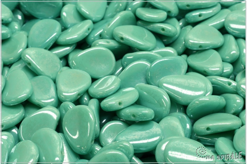 Anemone Petal 8x11 mm - Opaque Green Turquoise White Luster, 12 ks