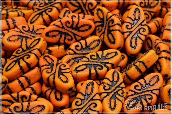 Arabeska-Arabesque, 19x9 mm, Opaque Orange Matted Black Wash, 4 ks