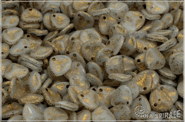 Rose petal 7x8 mm, Etched Alabaster Gold Wash, 50 ks