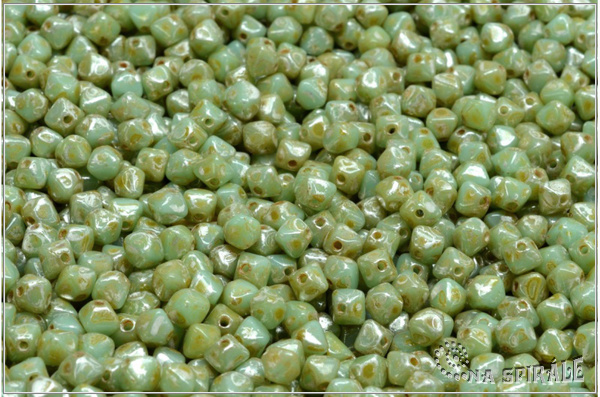 Lucerny 4x4 mm, Opaque Pastel Mint Picasso, 100 ks