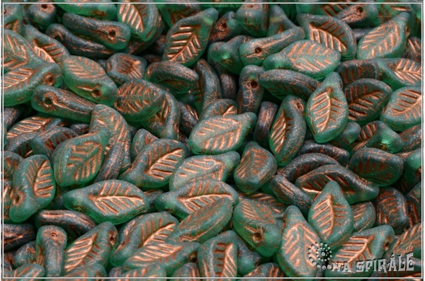 List bobkov 6x12 mm - Emerald Matted, Copper Wash, 20 ks