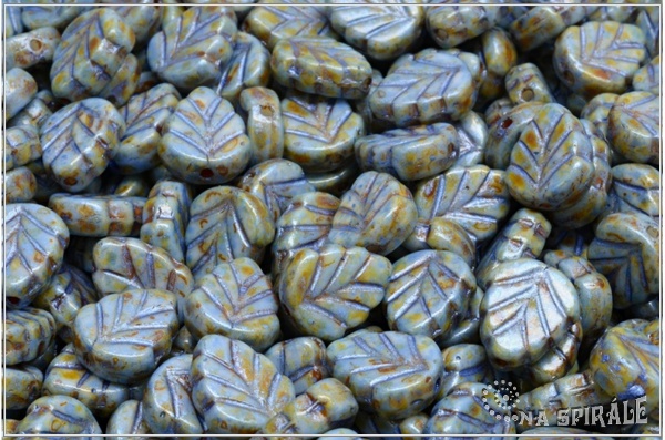 List mtov 10x8 mm - Chalk Herbs&Spices Sage, 20 ks
