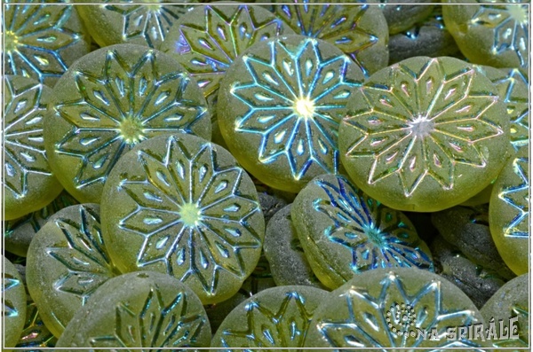 Origami Flower, 18x18 mm, Transparent Olivine AB Full, Matted, 1 ks