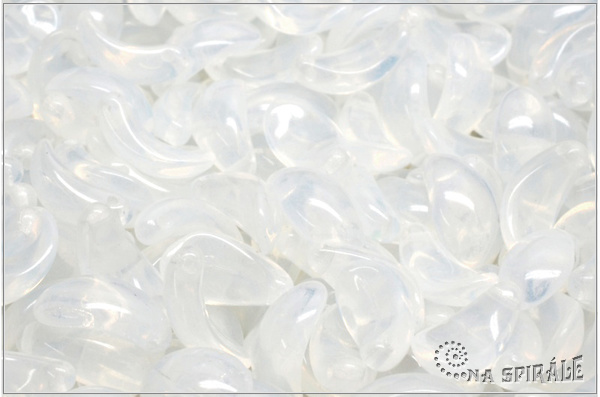 Zahnut lupnek 7x13 mm - White Opal, 12 ks