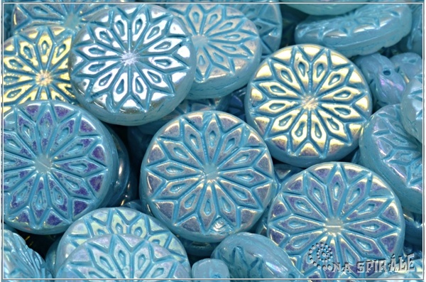 Origami Flower, 18x18 mm, White Opal AB Full Light Blue Wash, 1 ks