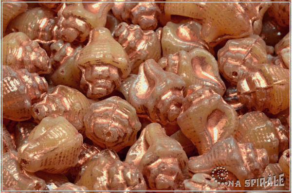 Ostranka - Murex, 15x12 mm, Beige Opal Lt. Copper Wash, 6 ks