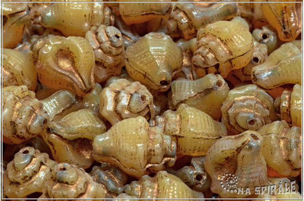Ostranka - Murex, 15x12 mm, Beige Opal Brown Wash, 6 ks
