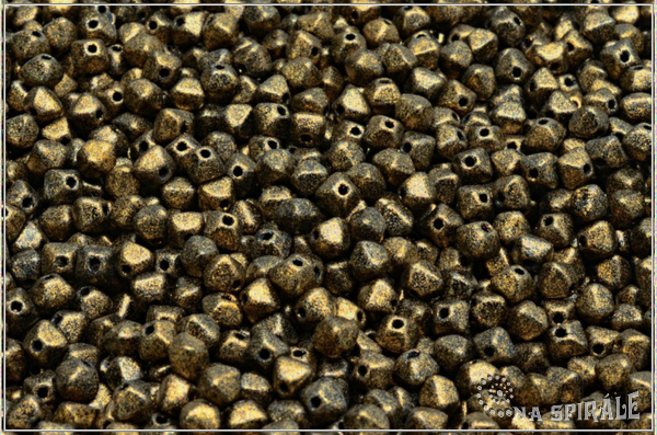 Lucerny 4x4 mm, Jet Velvety Brass, 100 ks