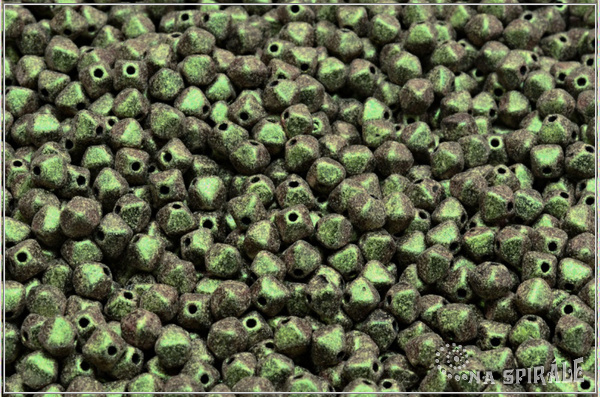 Lucerny 4x4 mm, Jet Polychrome Chameleon Olive, 100 ks
