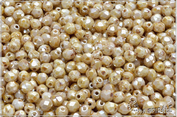 Ohovky 4 mm, Chalk Soft Amber, 50 ks