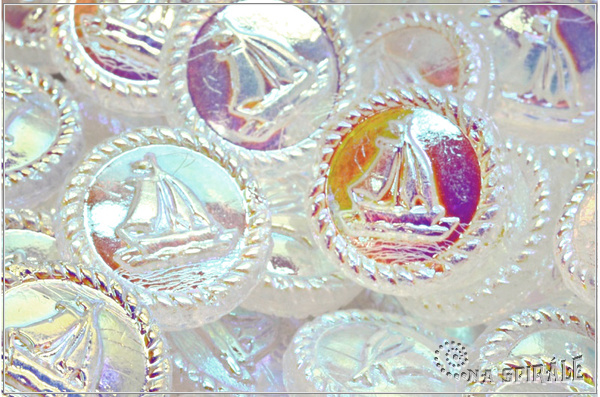 Medailonek s lod - Boat Medallion, 20x20 mm, Crystal AB Full, 1 ks