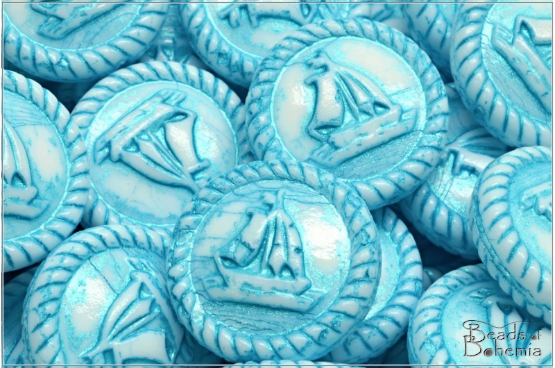 Medailonek s lod - Boat Medallion, 20x20 mm, Chalk Light Blue Wash, 1 ks