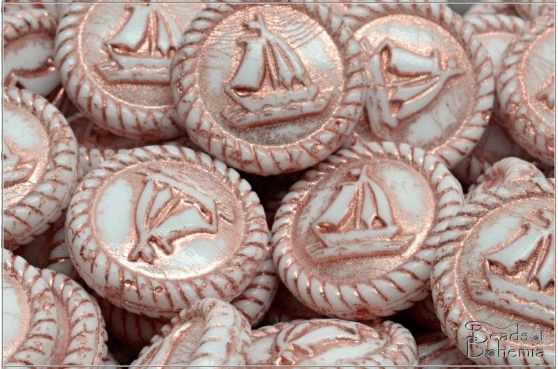 Medailonek s lod - Boat Medallion, 20x20 mm, Chalk Taupe Wash, 1 ks