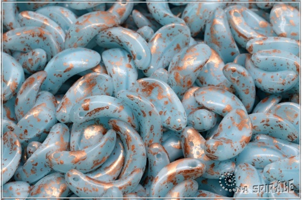Zahnut lupnek 7x13 mm - Sky Blue Silk Copper Splash, 12 ks