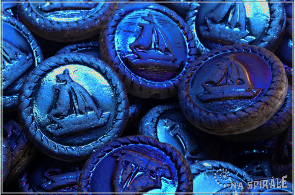 Medailonek s lod - Boat Medallion, 20x20 mm, Crystal Matted Azuro Full, 1 ks